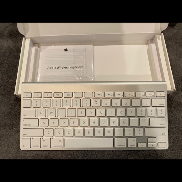 Apple Wireless Keyboard - Picture 3 of 5